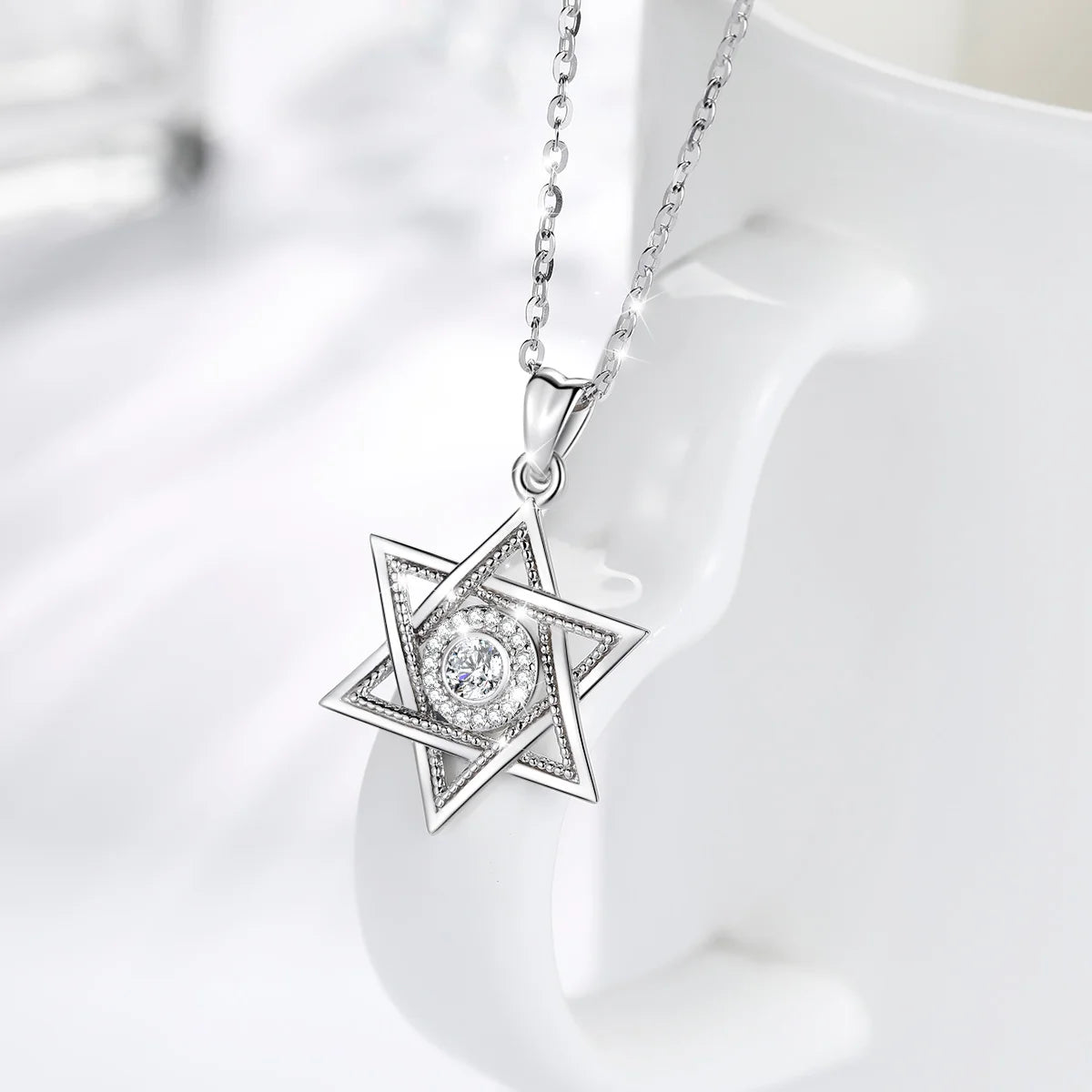 Davidstern-Anhänger – Eleganter Schmuck mit Zirkonen