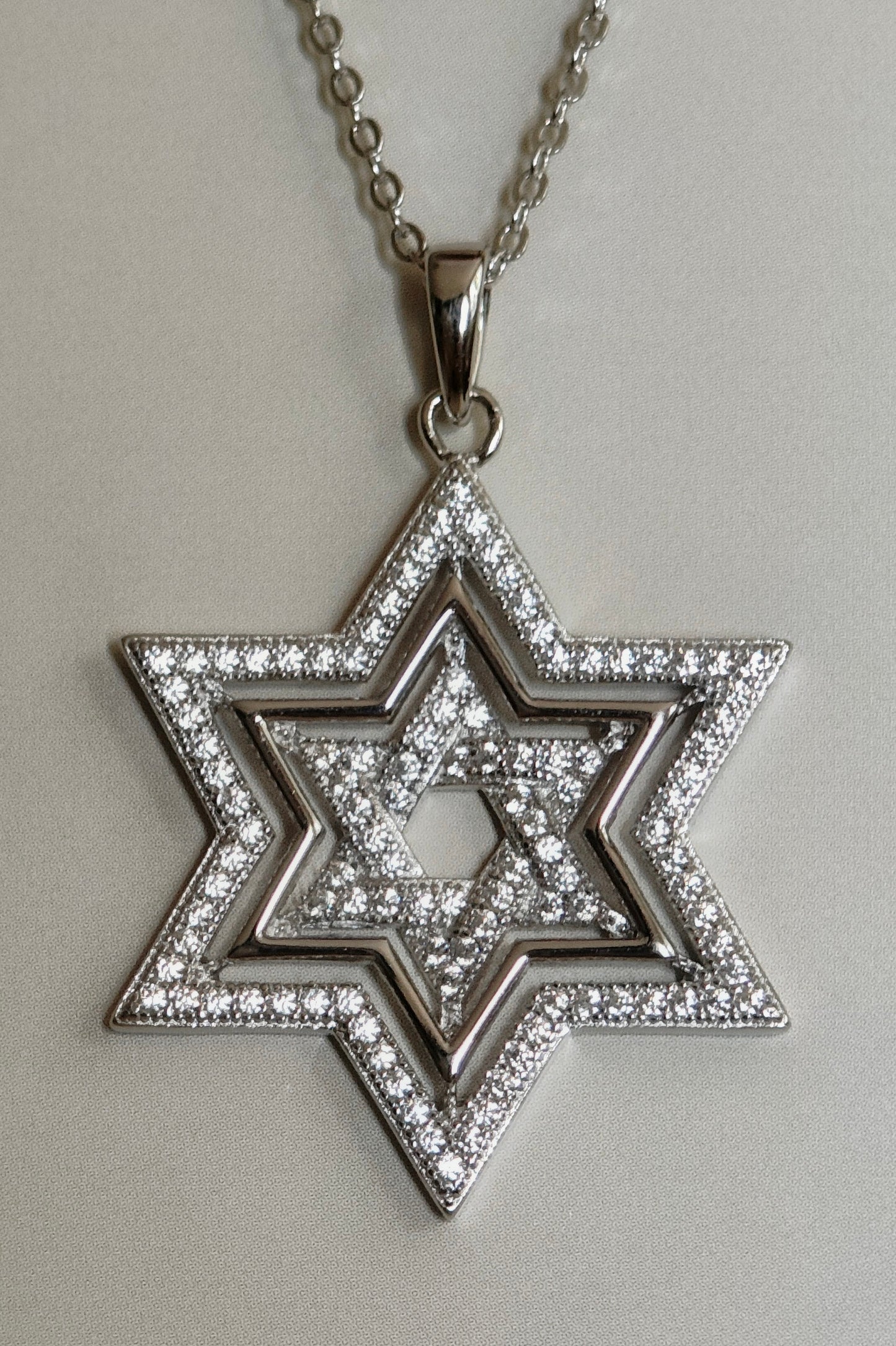 Davidstern Kette mit Pavé-Zirkonia