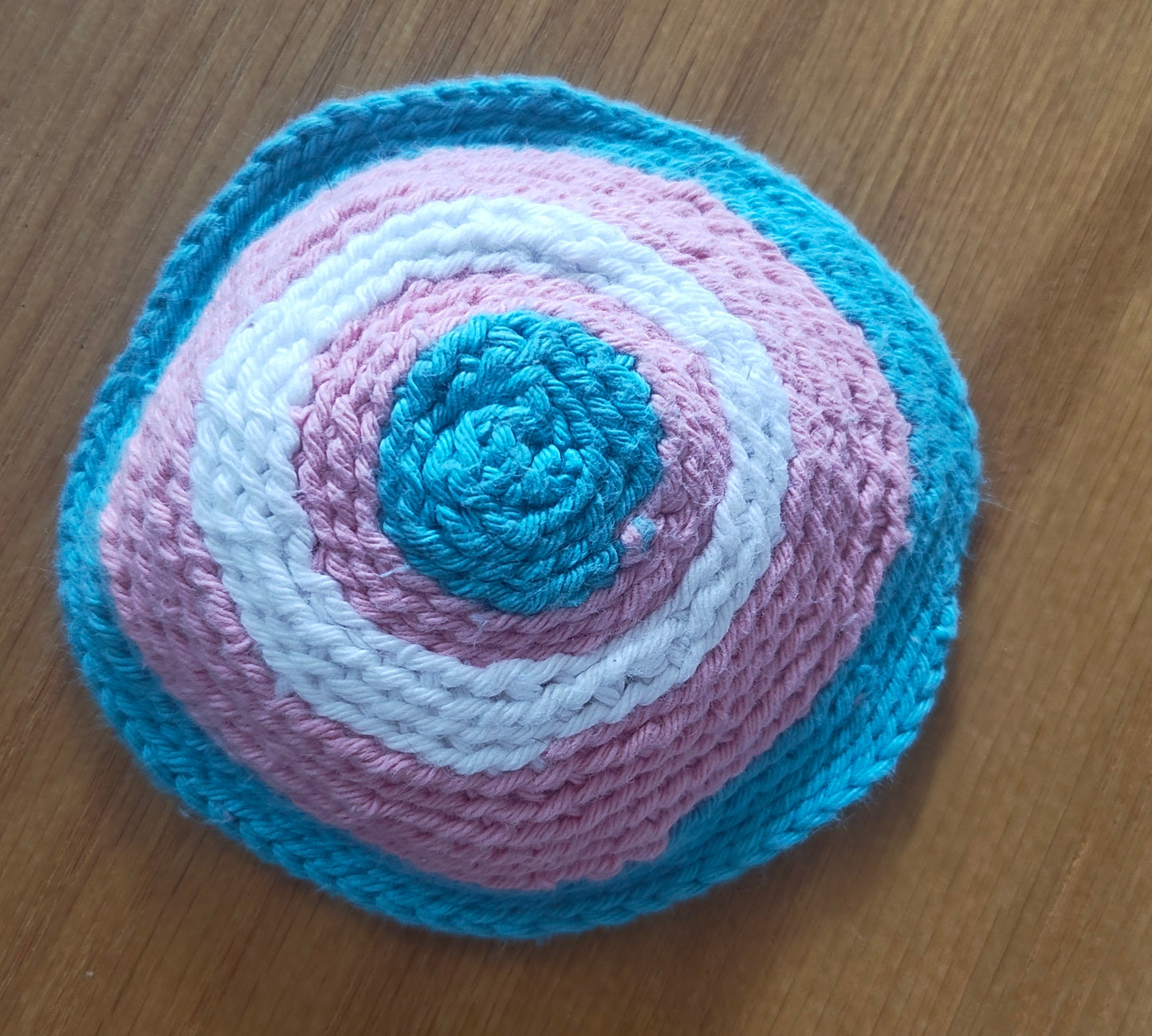 Transgender Flagge – Blau, Rosa, Weiß
Entworfen von Monica Helms im Jahr 1999