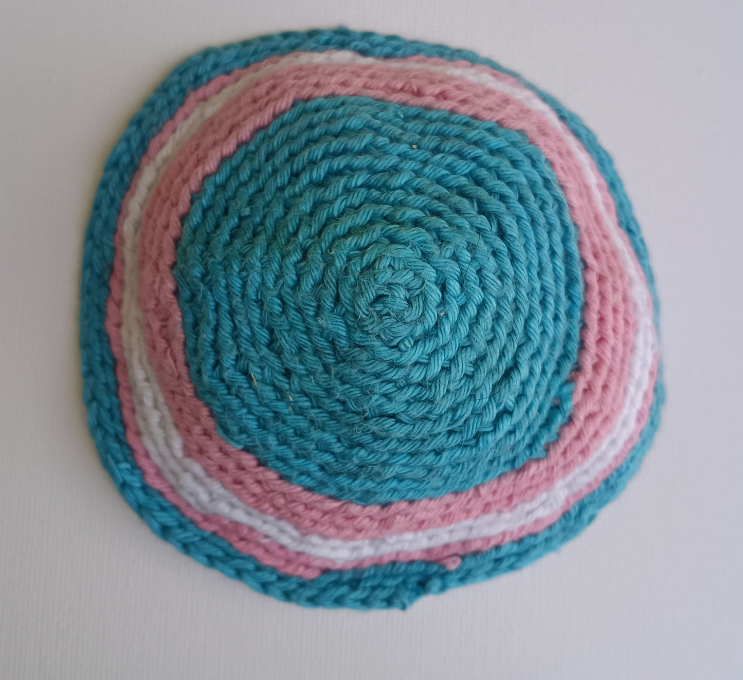 Transgender Flagge – Blau, Rosa, Weiß
Entworfen von Monica Helms im Jahr 1999